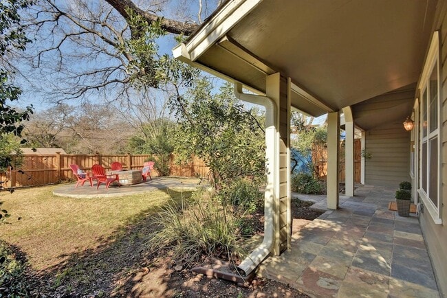 Photo - 1909 Winsted Ln