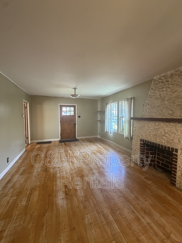 Photo - 212 Alderson Ave