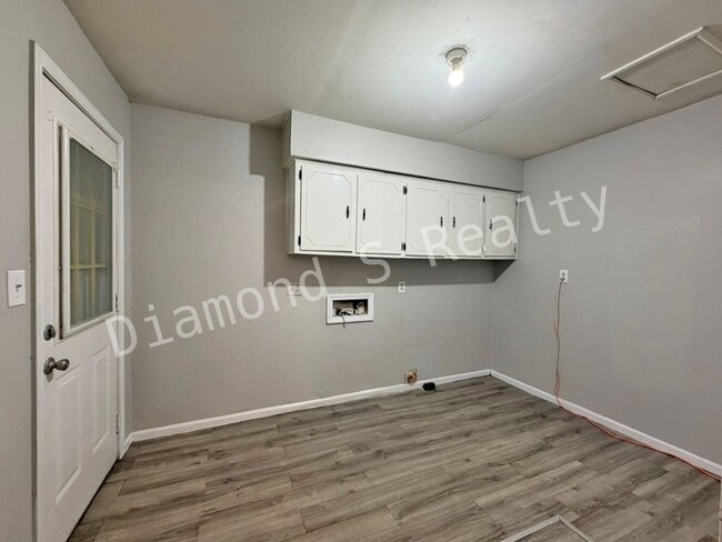 Photo - MOVE IN SPECIAL!  Cute 3 bedroom home close to Evangel University and Spfd/Green County Park Board