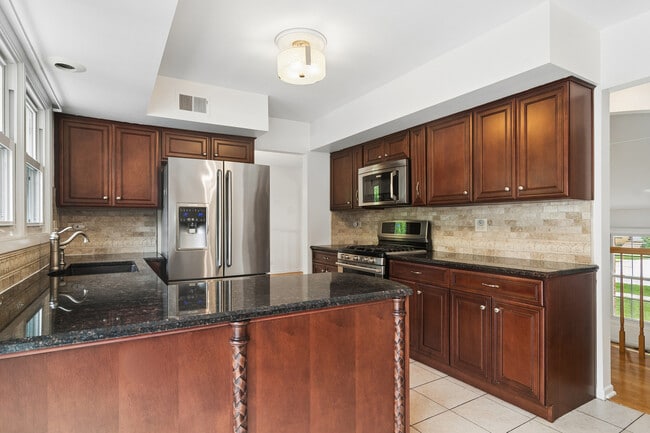 Photo - 710 E Valley Ln