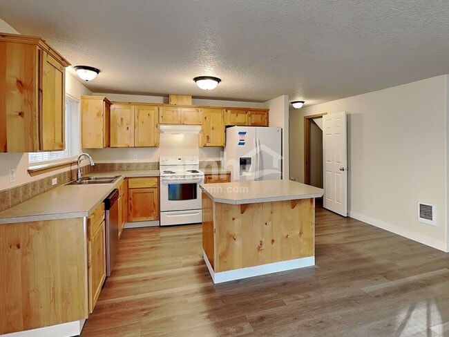 Photo - 465 Donna Dr