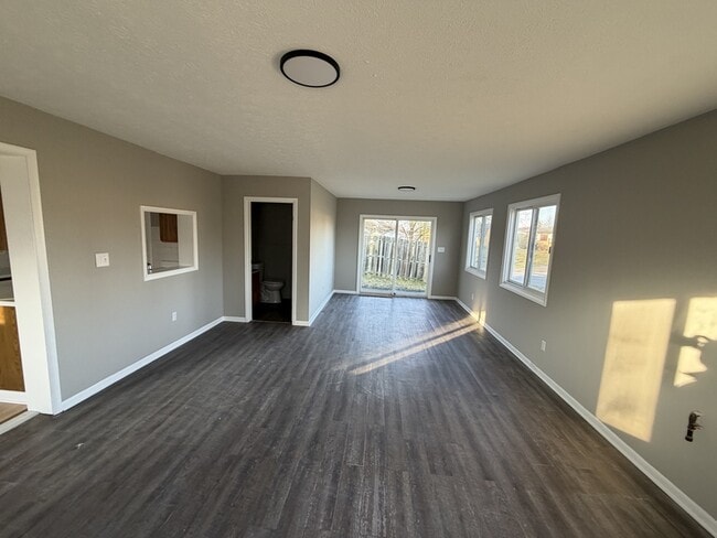 Photo - 4300 E 175th St