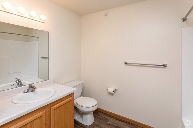 1BR, 1BA - 750SF