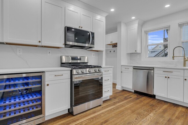 Building Photo - 116-118 White St