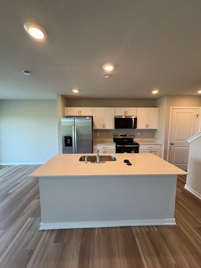 Photo - 1069 Daisy Ln