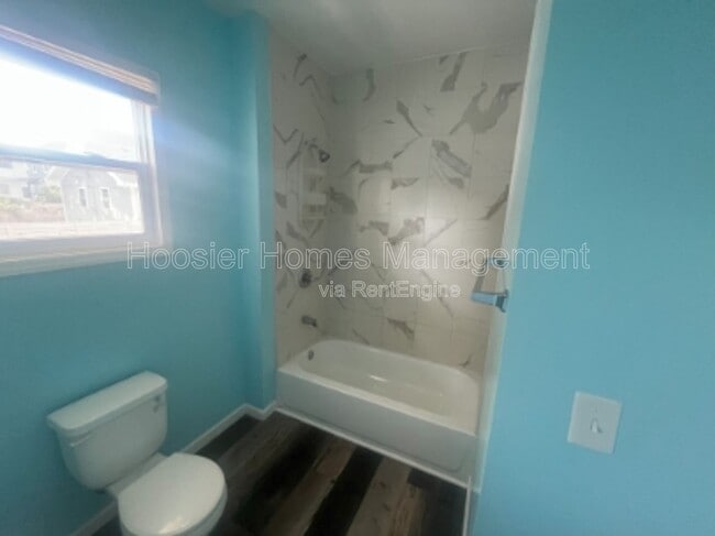 Photo - 117 W 36th St