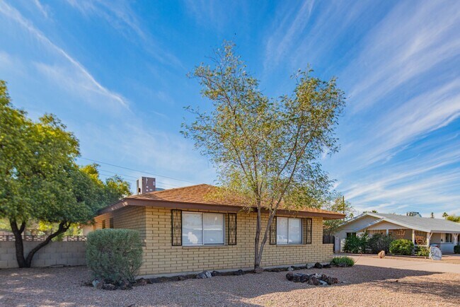 Photo - 1047 E Alameda Dr Unidad House