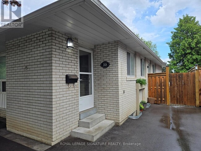 Photo - 2026 Fontwell Crescent