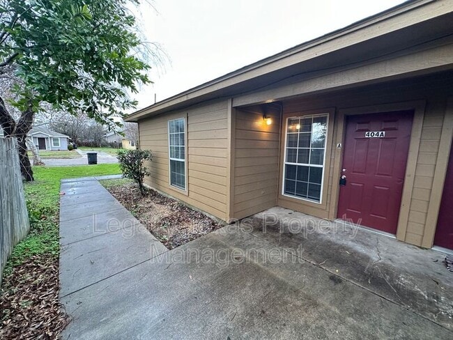 Building Photo - 404 S Anglin St Unit A