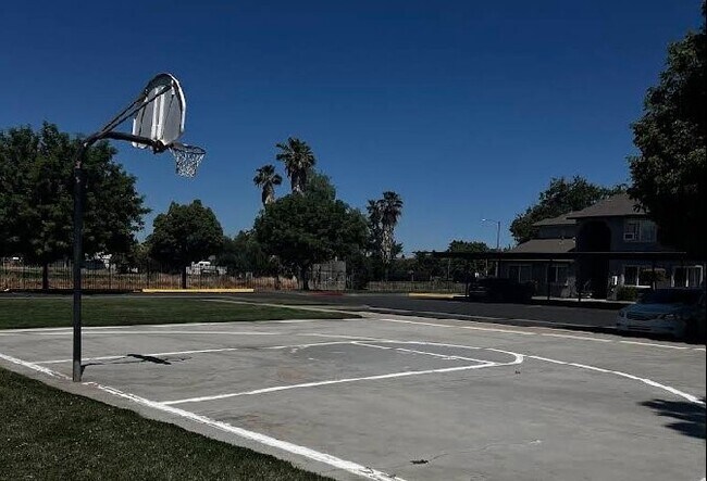 Photo - 300 Myer Dr Apartment