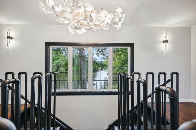 Photo - 10 Oakridge Ave