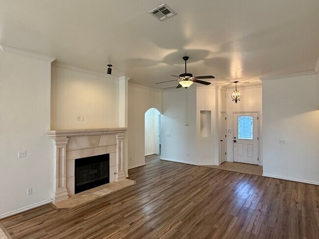 Photo - Inviting 3 Bed 2 Bath in Deer Creek Neighborhood