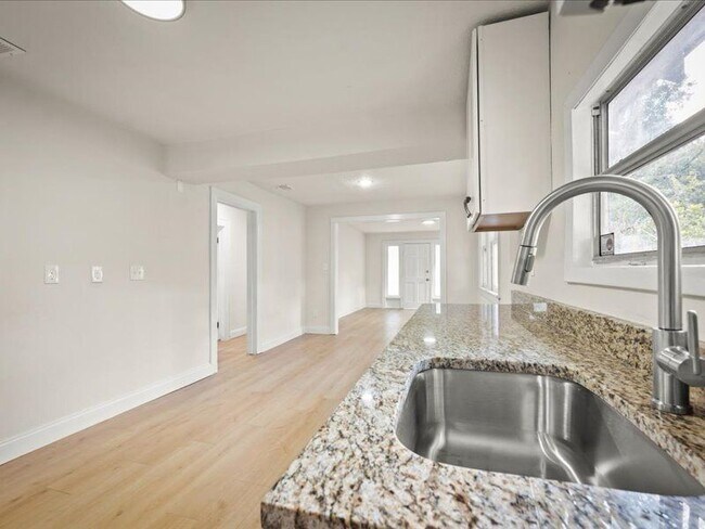 Photo - 45 W 55th St