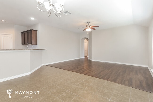 Photo - 1629 Applegate Way