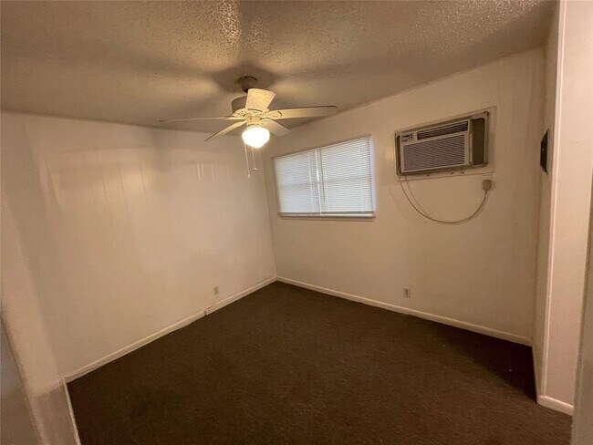 2711 Hemphill Park Unidad 11F- (A203)