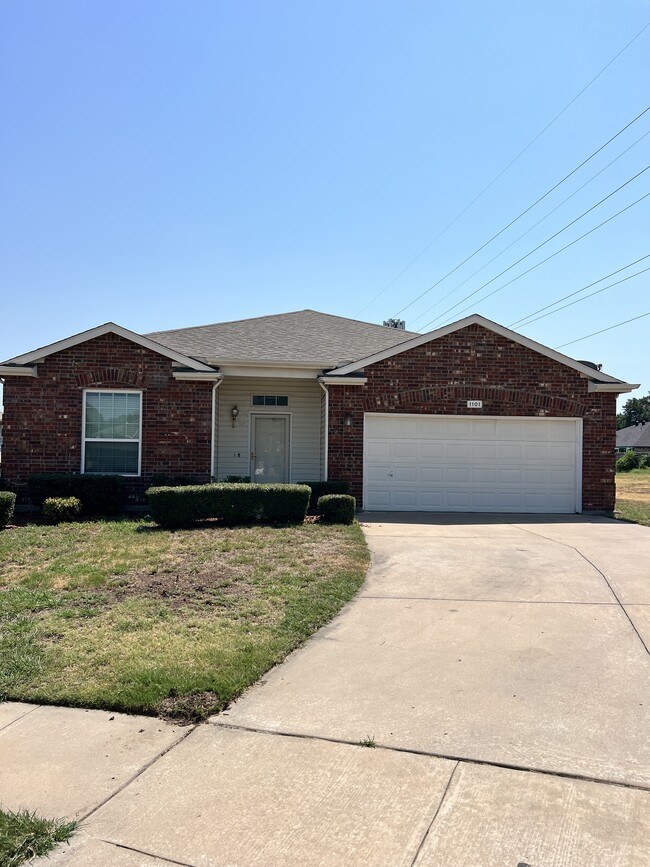 Photo - 1101 Roundhouse Dr