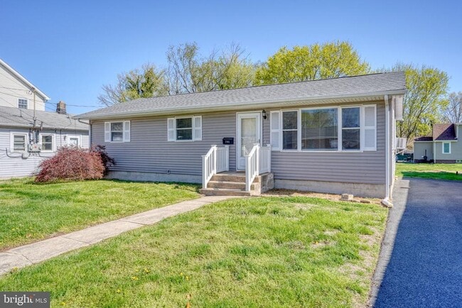 Photo - 206 N Main St