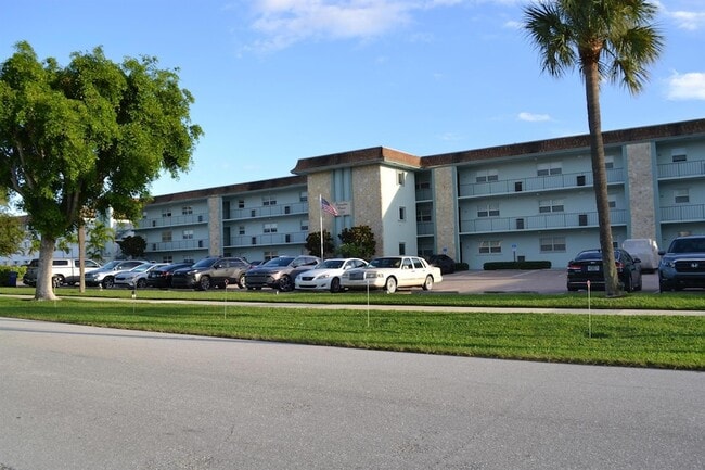 Building Photo - 124 Shore Ct Unit 303
