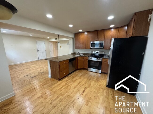 Building Photo - 6301 N Francisco Ave Unit 3