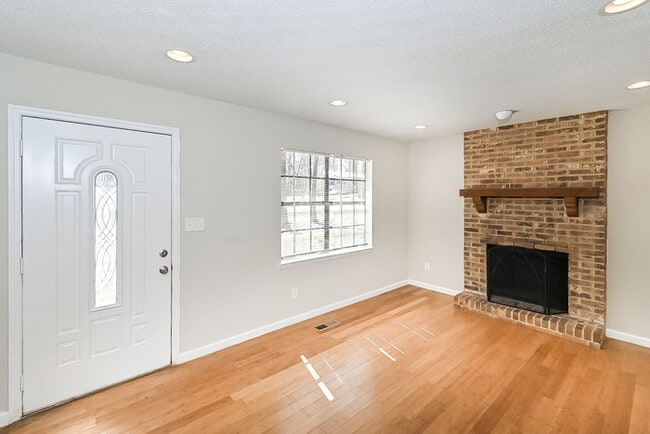 Photo - 6836 Markham Dr