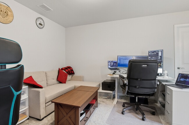 Photo - 732 Denburn Pl