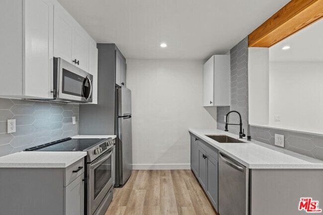 Building Photo - 6350 Willoughby Ave Unit #5 Rental
