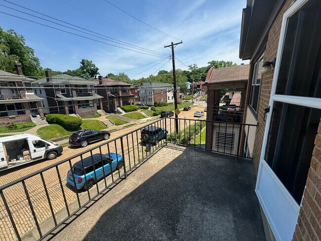 Photo - Great 2nd Floor Duplex in Squirrel Hill