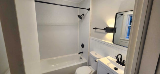 Photo - 233 Lester Ave Unit 2L