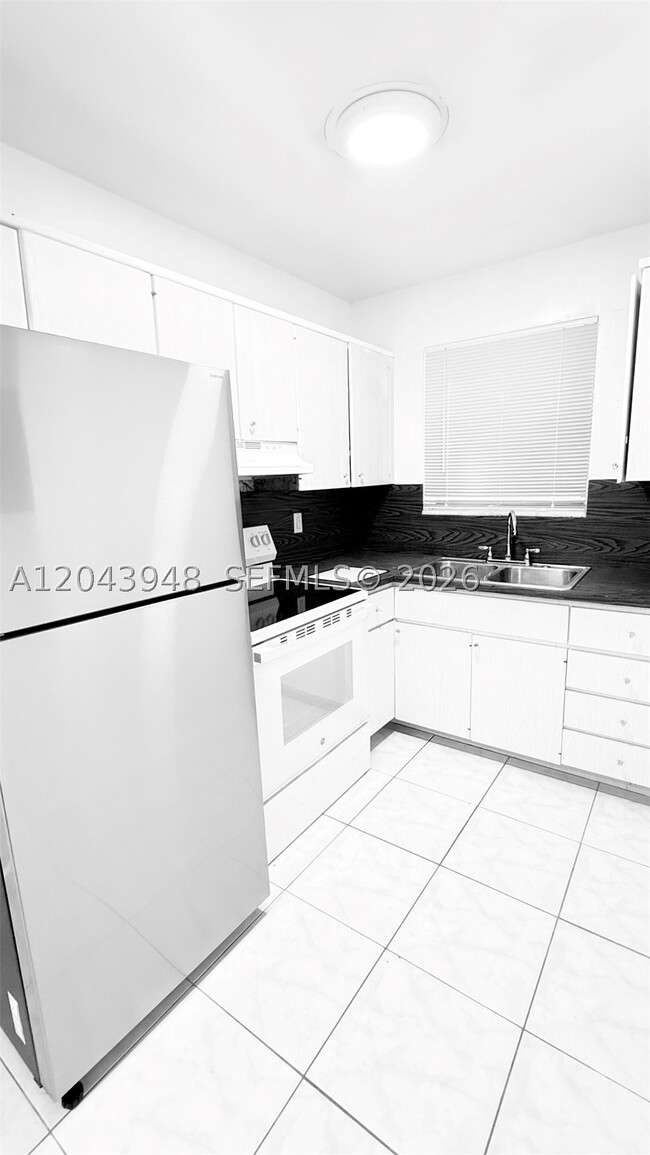 Photo - 400 SE 9th St Unit 9