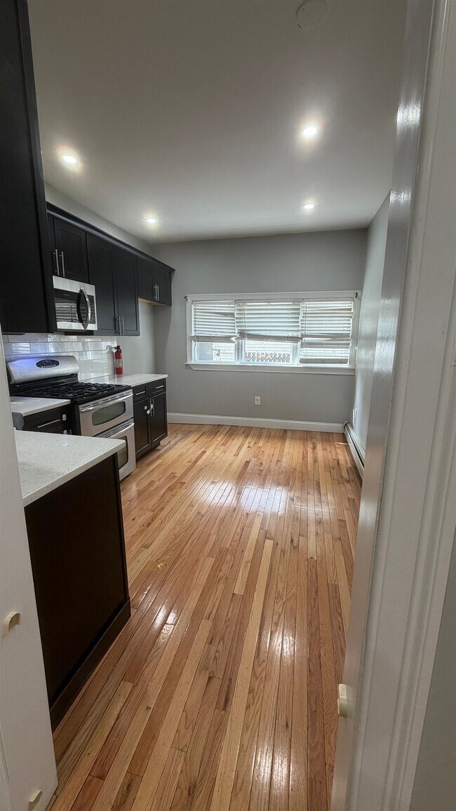 Photo - 137A Dekalb Ave Unit 1