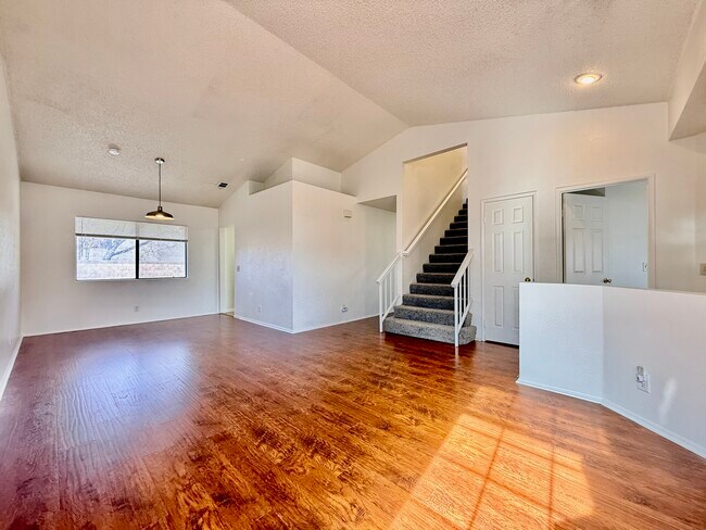 Photo - 43241 32nd St W