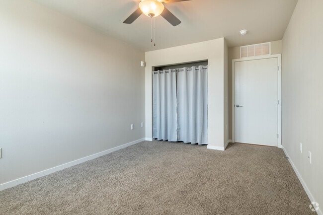 1BR, 1BA - 667SF