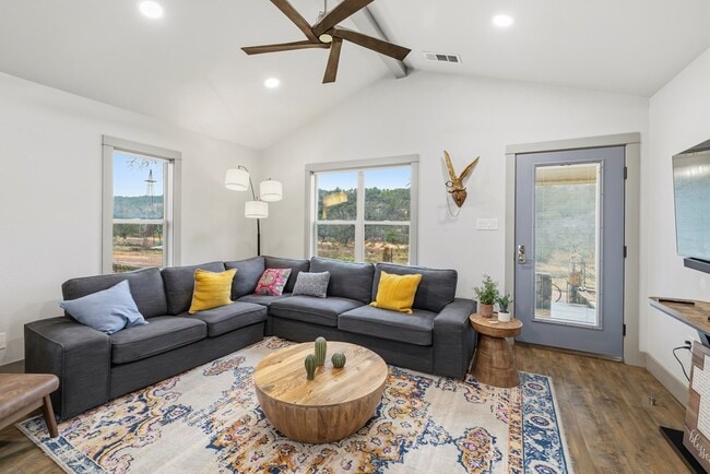 Photo - 275 Creek Ridge Trail W