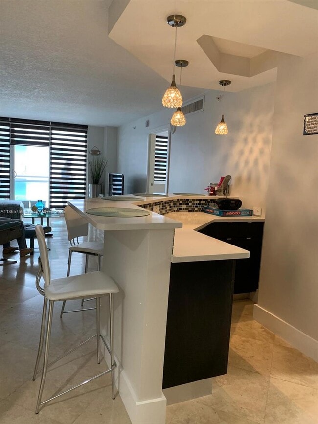 Building Photo - 6917 Collins Ave Unit 1510 Rental