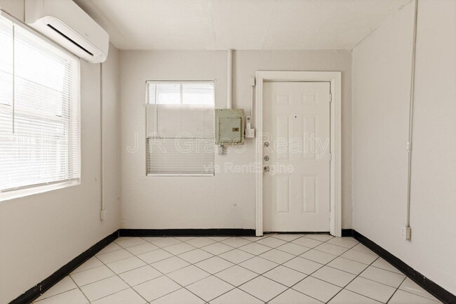 Building Photo - 2807 Bellmead Dr Unit 1