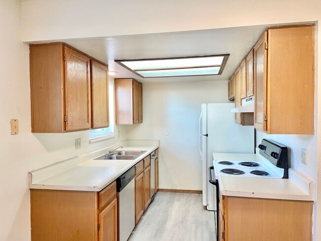 Photo - Beautiful West Side 2 Bedroom Condo w/ Views!!