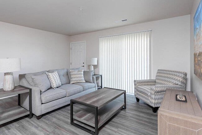 CORNERSTONE COURT APARTMENT HOMES