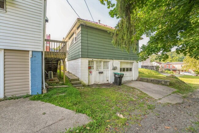 316 1/2 Harrison Street