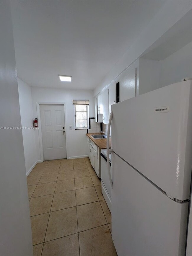 Photo - 431 NE 64th St Unidad 1