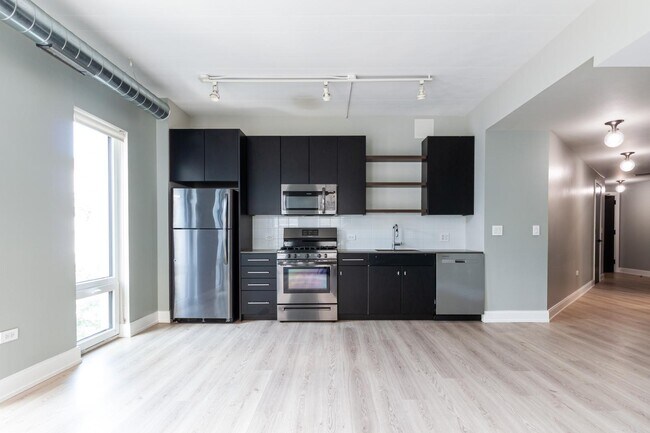 Photo - 941 W Belmont Ave Unidad 207