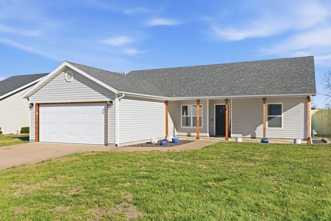 Photo - 3 Bedroom | 2 Bathroom | 2 Car Garage | Nixa Schools| Fireplace | Fenced yard | Solar Panels!