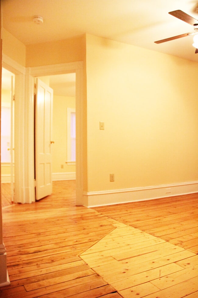 Building Photo - 23 West Ln Unit APT C