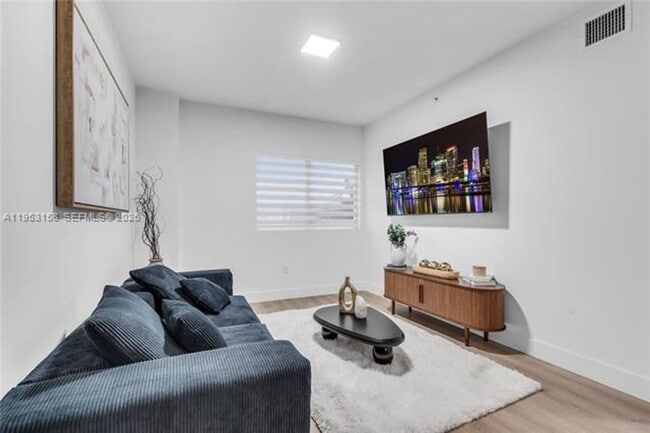 Photo - 3728 NW 19th Ave Unit 3728 NW 19th Ave  304