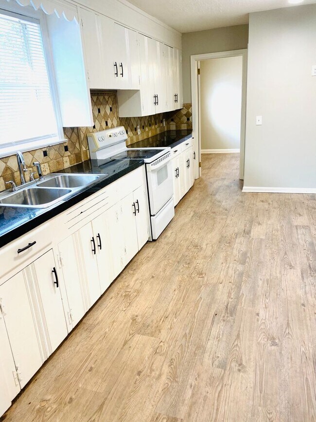 ** 4 Bed 2 Bath Located in Dalraida ** Cal... Rental House Rental in