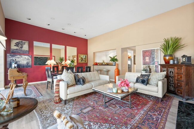 Photo - 2552 Hyde St