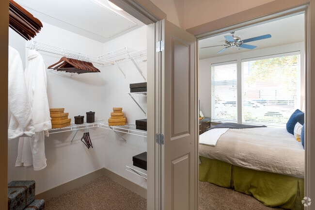 1BR 1BA 747SF