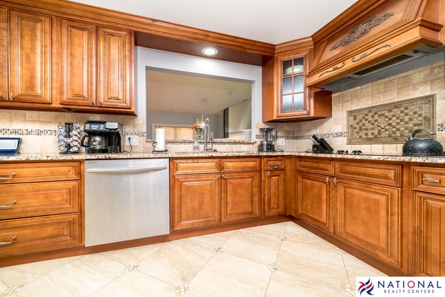 Photo - 37709 Glengrove Dr
