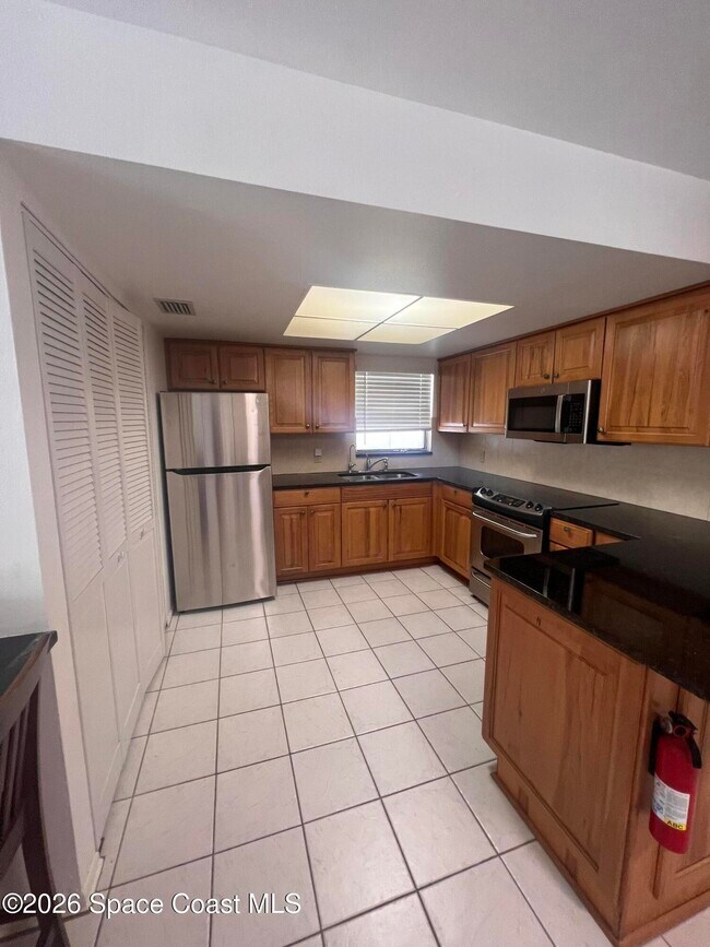 Photo - 2407 Lakeview Dr