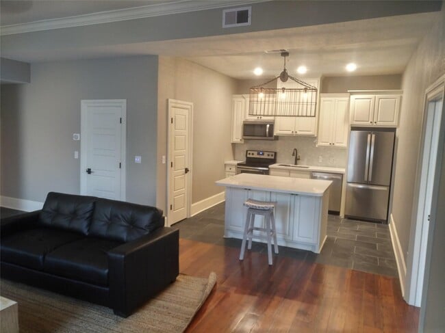 Photo - 405 24th St Unit 202