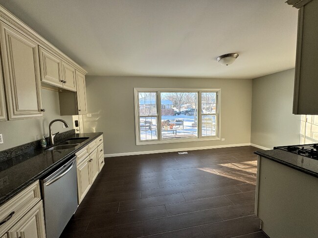 Photo - 1490 Highland Blvd